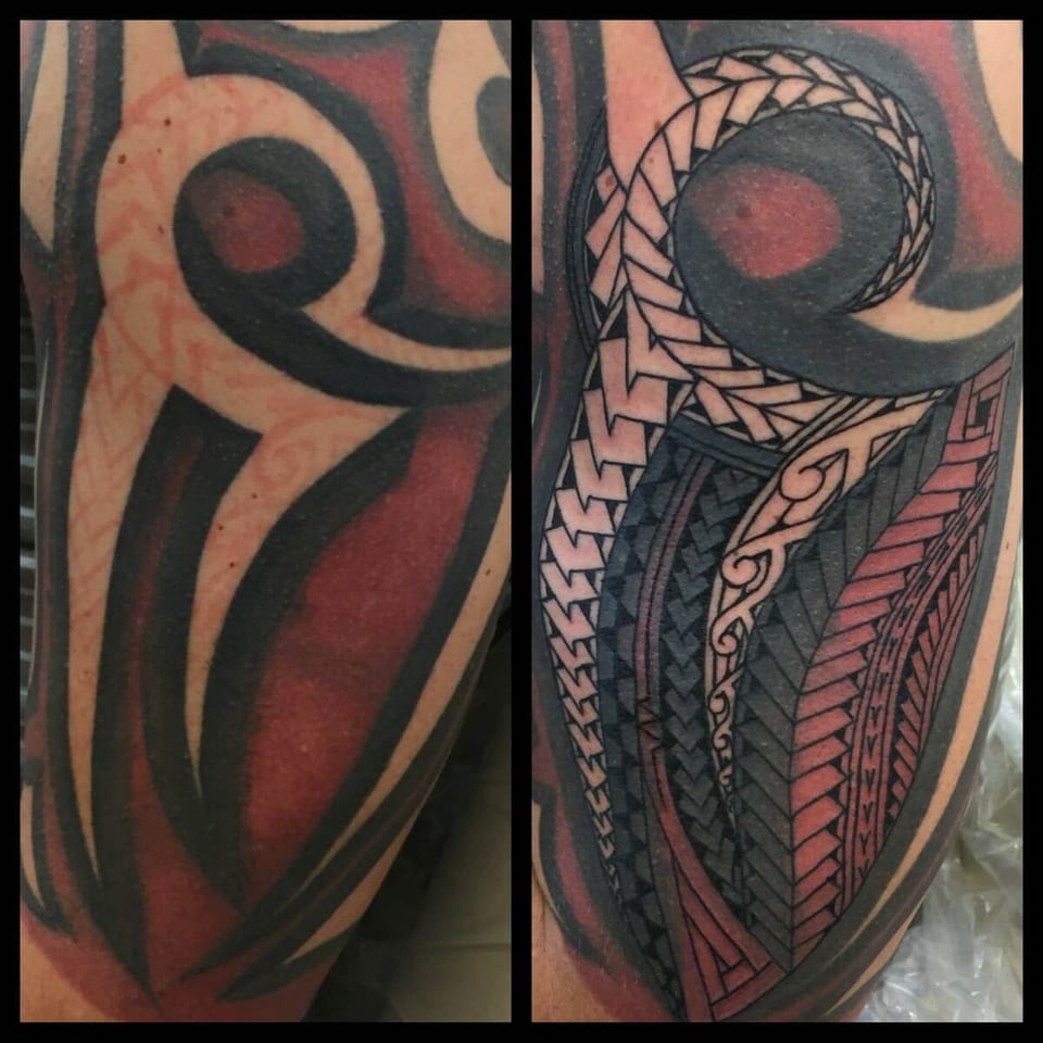 Side-by-side views show red and black tribal curves with added Polynesian geometric detail on the arm.